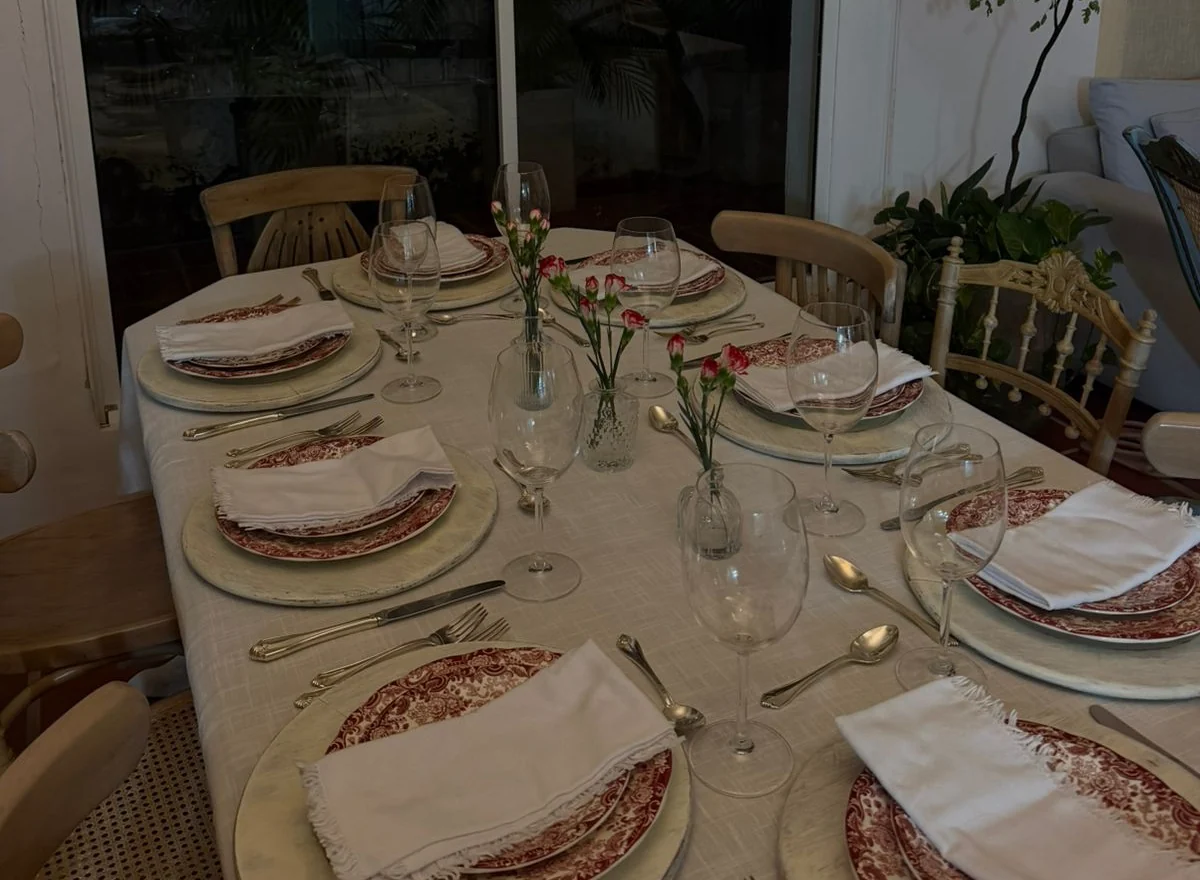 Mesa preparada para una experiencia gastronómica privada